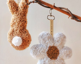 Keychains punch needle tufted camomile bunny rug cute toys for keys or handbags hanging beige white acsessories gift for her cozy boho decor