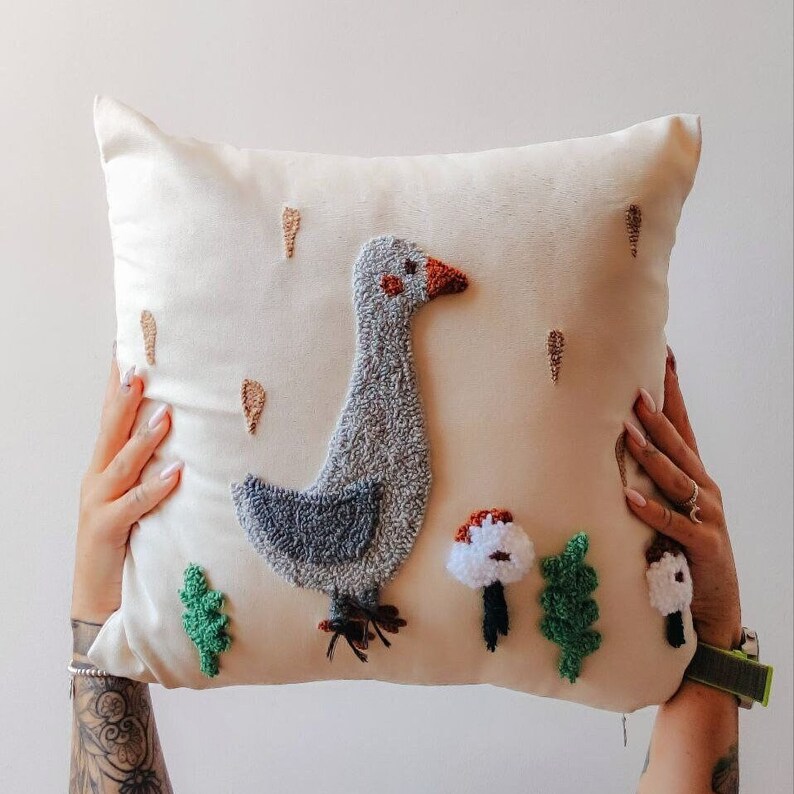 Pillowcase goose punch needle handmade craft home decor idea countryside theme cozy pillow nature cute bird image little grey goose imagem 1