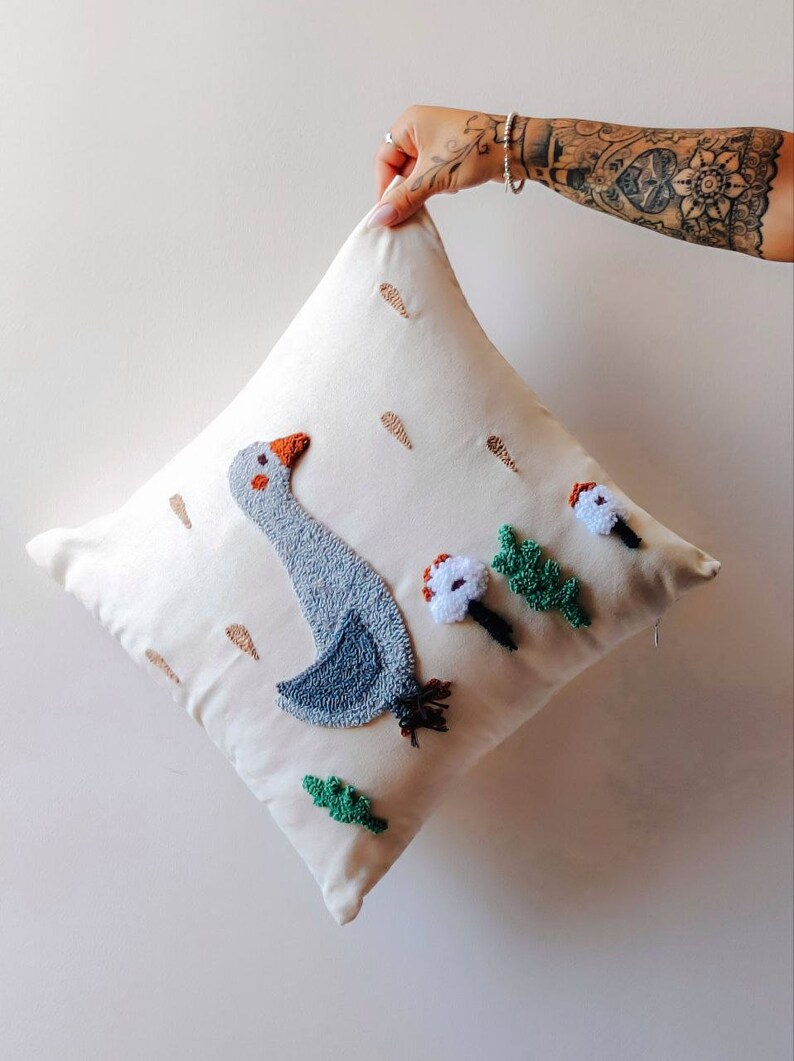 Pillowcase goose punch needle handmade craft home decor idea countryside theme cozy pillow nature cute bird image little grey goose imagem 5