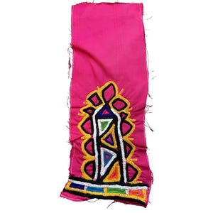 Puede incluir: Un letrero de madera rústica con el texto "Welcome to our home" en letras blancas. El letrero presenta un acabado envejecido y un diseño simple y acogedor, perfecto para la decoración de la entrada.