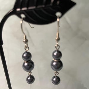 Boucles d&#39;oreilles pendantes gris argenté
