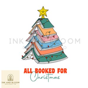 Pode incluir: Uma árvore de Natal feita de livros empilhados com uma estrela amarela no topo e luzes coloridas enroladas ao redor dos livros. O texto "All Booked for Christmas" está abaixo da árvore.