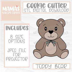 Puede incluir: Una descarga digital para un cortador de galletas con forma de oso de peluche marrón con un lazo azul. El texto "COOKIE CUTTER" y "STL DIGITAL DOWNLOAD" está en la parte superior de la imagen. El texto "INCLUDES 8 SIZE OPTIONS" y "JPEG FILE FOR PROJECTOR" está en el lado izquierdo de la imagen. El texto "TEDDY BEAR" está en la parte inferior de la imagen.