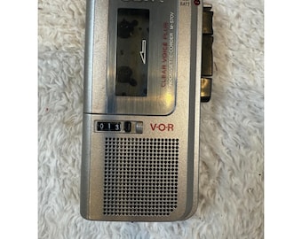 Sony M-570V Microcassette Voice Recorder Clear Voice Plus VOR Silver Handheld
