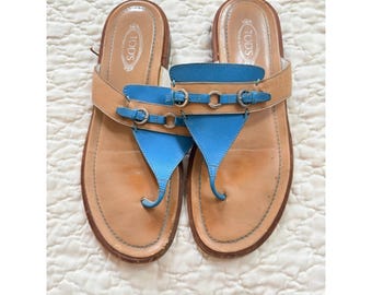 Sandalias de piel para mujer Tods, color azul claro, con hebilla y tira en T, fabricadas en Italia, talla 7.5.