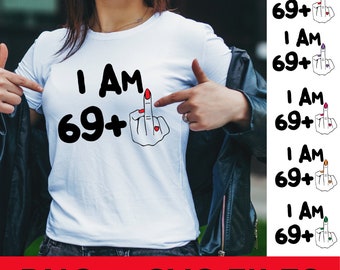 Jestem 69 Plus Środkowy Palec PNG, Spersonalizowane Prezenty Urodzinowe, Koszulka Urodzinowa DIY | Pobieranie Cyfrowe