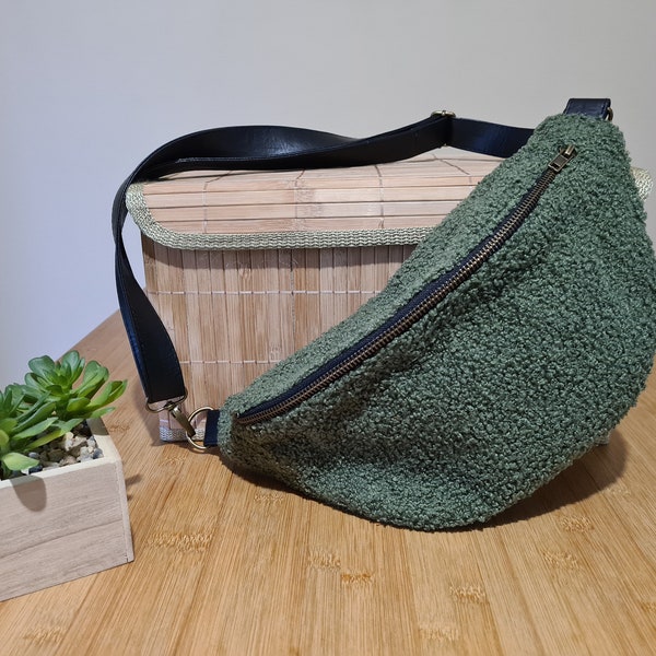 Sac banane pour femme  en tissu bouclette vert fait main