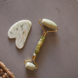 Green Quartz Roller With Gua Sha SET | Self Care | Green | Gift Real Stone | Spa Gift Set | Face Roller With GuaSha Set | 100% Natural Stone