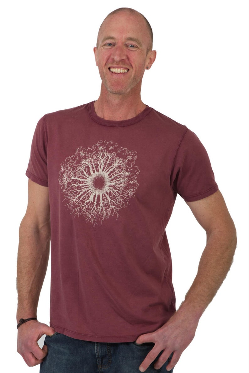 Bio T-shirt Herren aus Biobaumwolle mit WoodenIris Baum Motiv für Alltag Freizeit und Outdoor organic cotton tree design shirt men zdjęcie 2