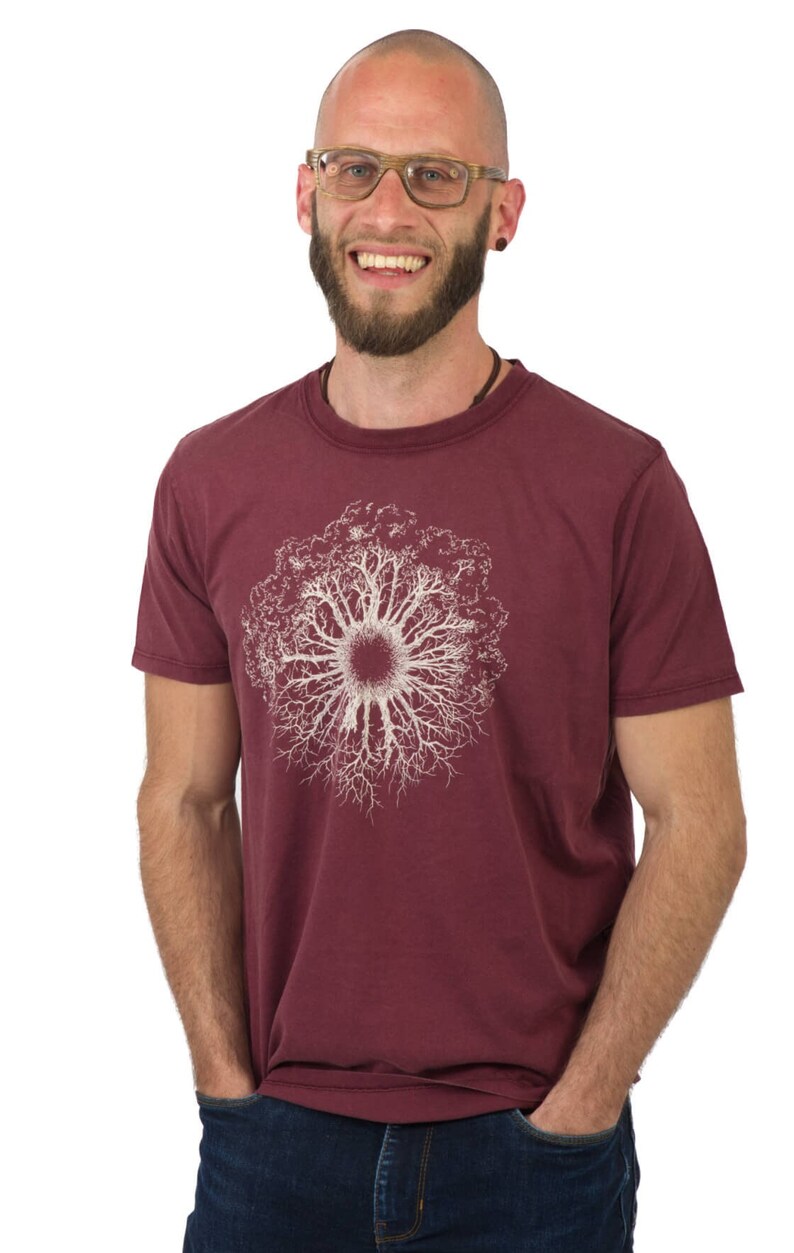 Bio T-shirt Herren aus Biobaumwolle mit WoodenIris Baum Motiv für Alltag Freizeit und Outdoor organic cotton tree design shirt men zdjęcie 4