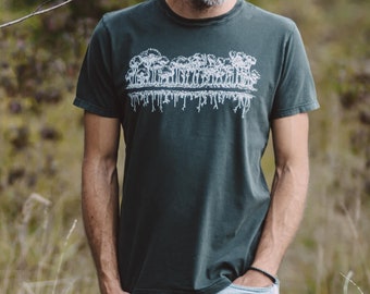 Organic men's t-shirt made of organic cotton with a tree mirror motif for everyday outdoor and leisure use