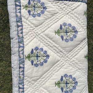 Edredón indio con estampado de bloques a mano, peso ligero, tamaño queen, 100 % algodón, hecho a mano, edredón suave, edredón, estampado de flores, edredón Kantha hecho a mano