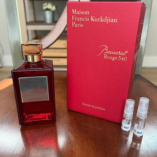 Baccarat Rouge 540 extrait perfume sample - Almond, Saffron, Jasmine, Woody, Cedar, Ambergris, Musk Notes