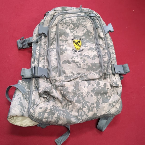 US Army Reenlist Stay Army 1st Cav Long Knife ACU/UCP Digital Pack Bag Excellent Condition (BAG2-OCT159)