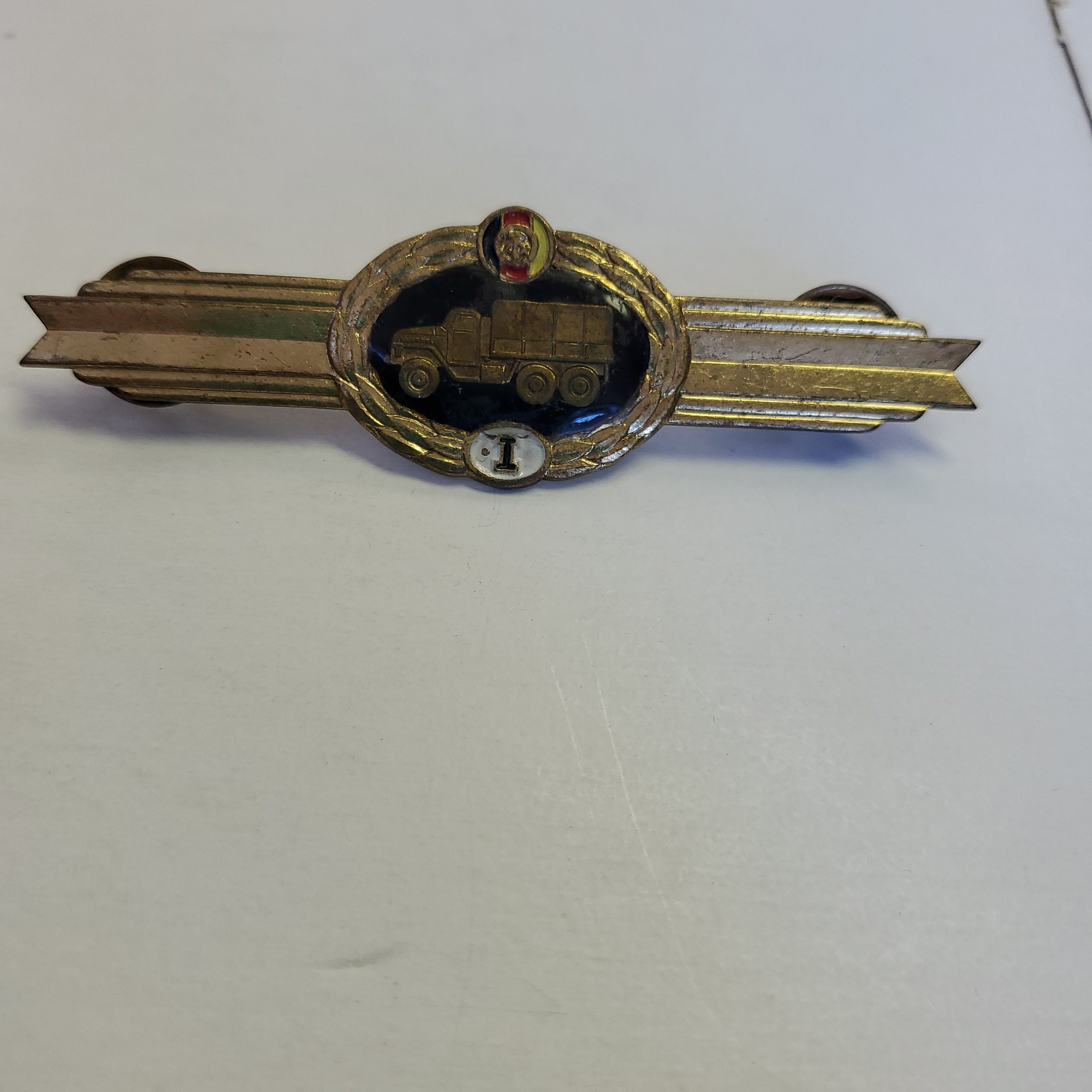ピンバッジ Vintage East German Hunting Dog (Wirehaired) Pin, Gold 