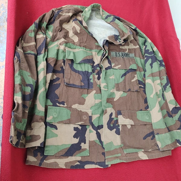 US Army Woodland Camo Temperate Coat Size Medium Short (02s21)