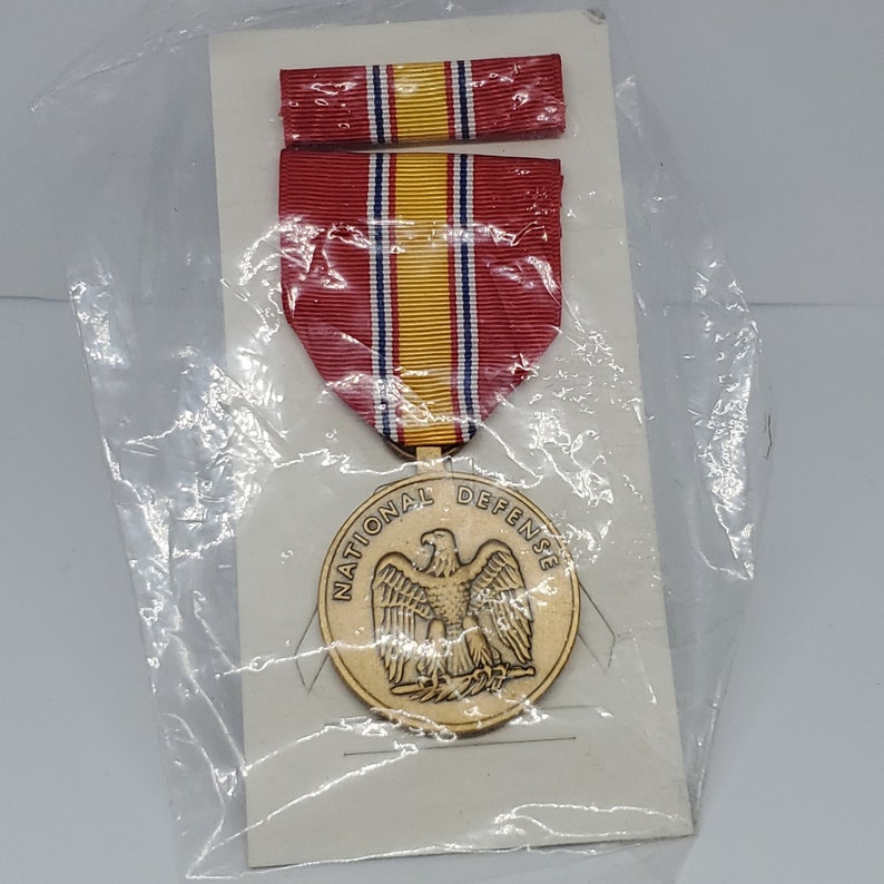 VINTAGE US Military national Defense Service Medal Lapel Pin Ribbon Box ...