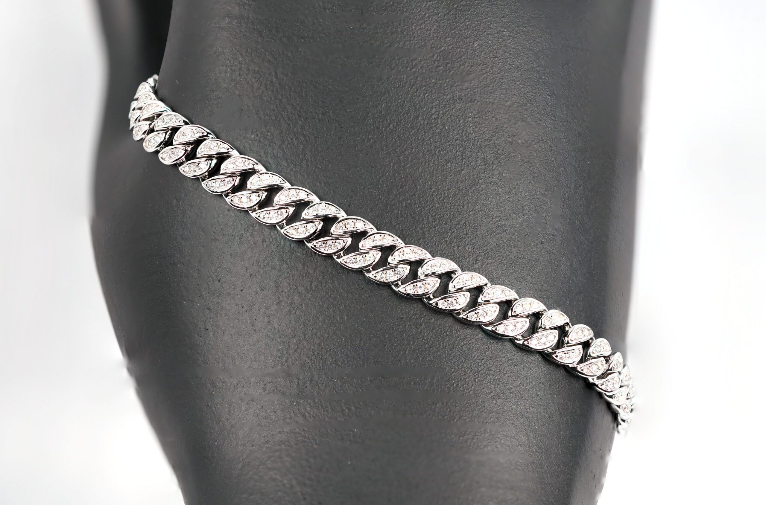 Sterling Silver Chain Bracelet Adorned With Dazzling Zircon Sterling Silver Chain Bracelet Adorned With Dazzling Zircon