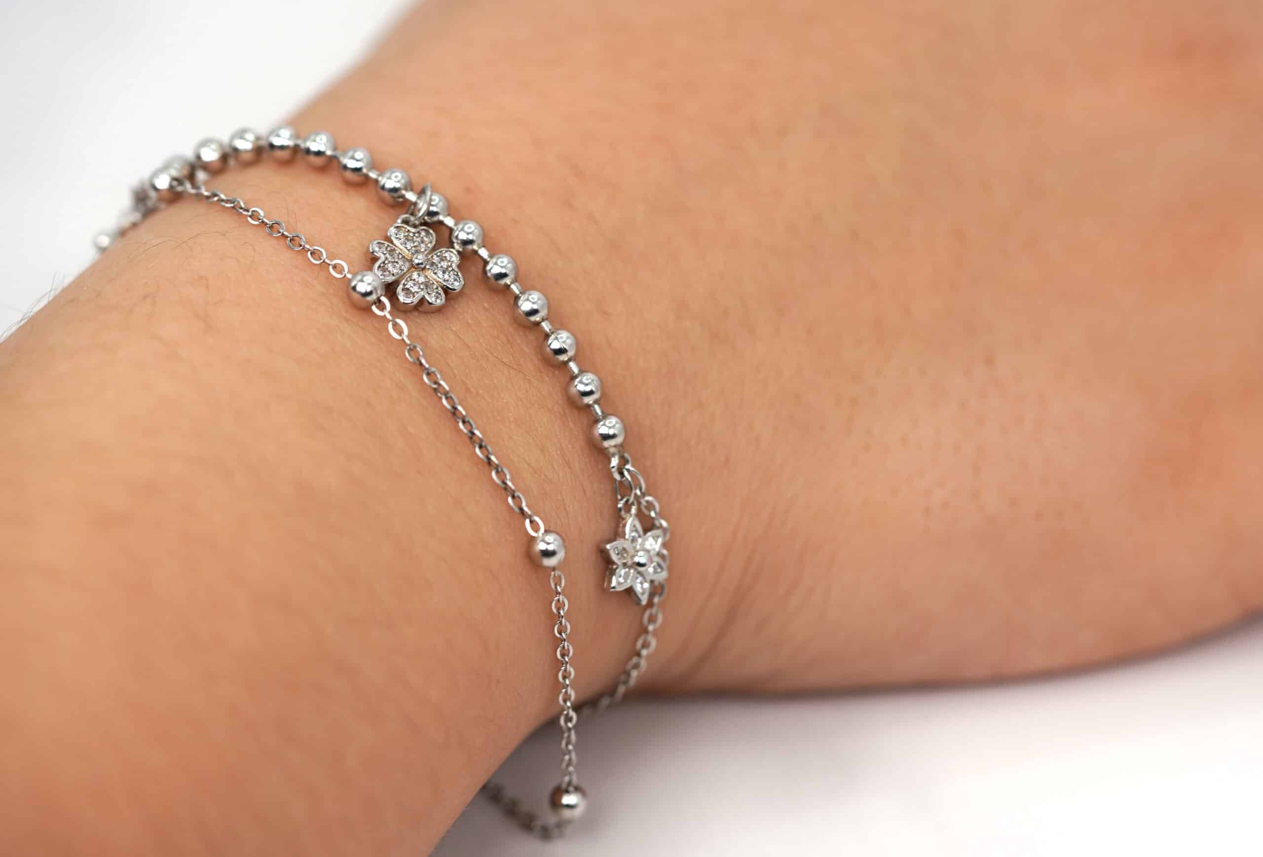 Flower-inspired Sterling Silver Bracelet With Zircon Stones Flower-inspired Sterling Silver Bracelet With Zircon Stones