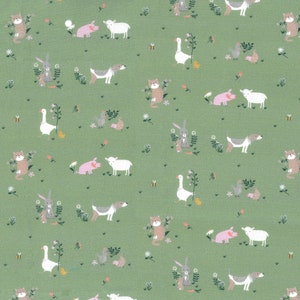 Könnte beinhalten: Ein grüner Hintergrund mit einem sich wiederholenden Muster aus Nutztieren, darunter Schweine, Schafe, Gänse, Kaninchen, Hunde und Katzen. Die Tiere sind alle weiß, rosa oder grau und von grünem Gras und Blumen umgeben.