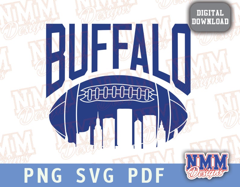 Op de afbeelding: Blauw en wit grafisch ontwerp met het woord "BUFFALO" in een vet lettertype, een voetbal met een stadsbeeld silhouet en de tekst "PNG SVG PDF".
