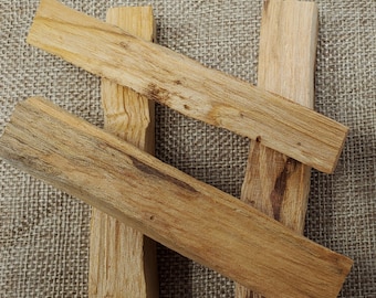 Palitos de palo santo de origen ético