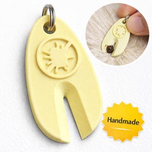 Portable Tick Remover Tool Keychain, Outdoor Survival Gear, Hiking , Camping Essential, 3D Printed Bug Removal Tool for Pets and People