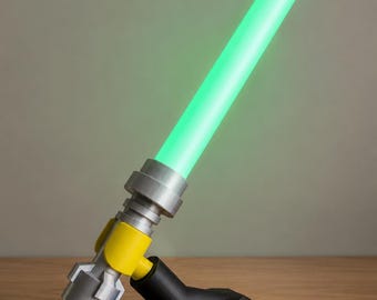 Lámpara LED con forma de sable de luz, luz de mesita de noche que cambia de color con control Bluetooth, decoración ideal para aficionados a la ciencia ficción y jugadores.