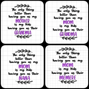 Peut inclure: Quatre images carrées avec du texte en noir et violet. Le texte se lit "La seule chose meilleure que de t'avoir comme ma..." suivi de différents termes d'affection: Mère/Grand-mère, Maman/Grand-mère, Maman/Nana et Maman/Memere.