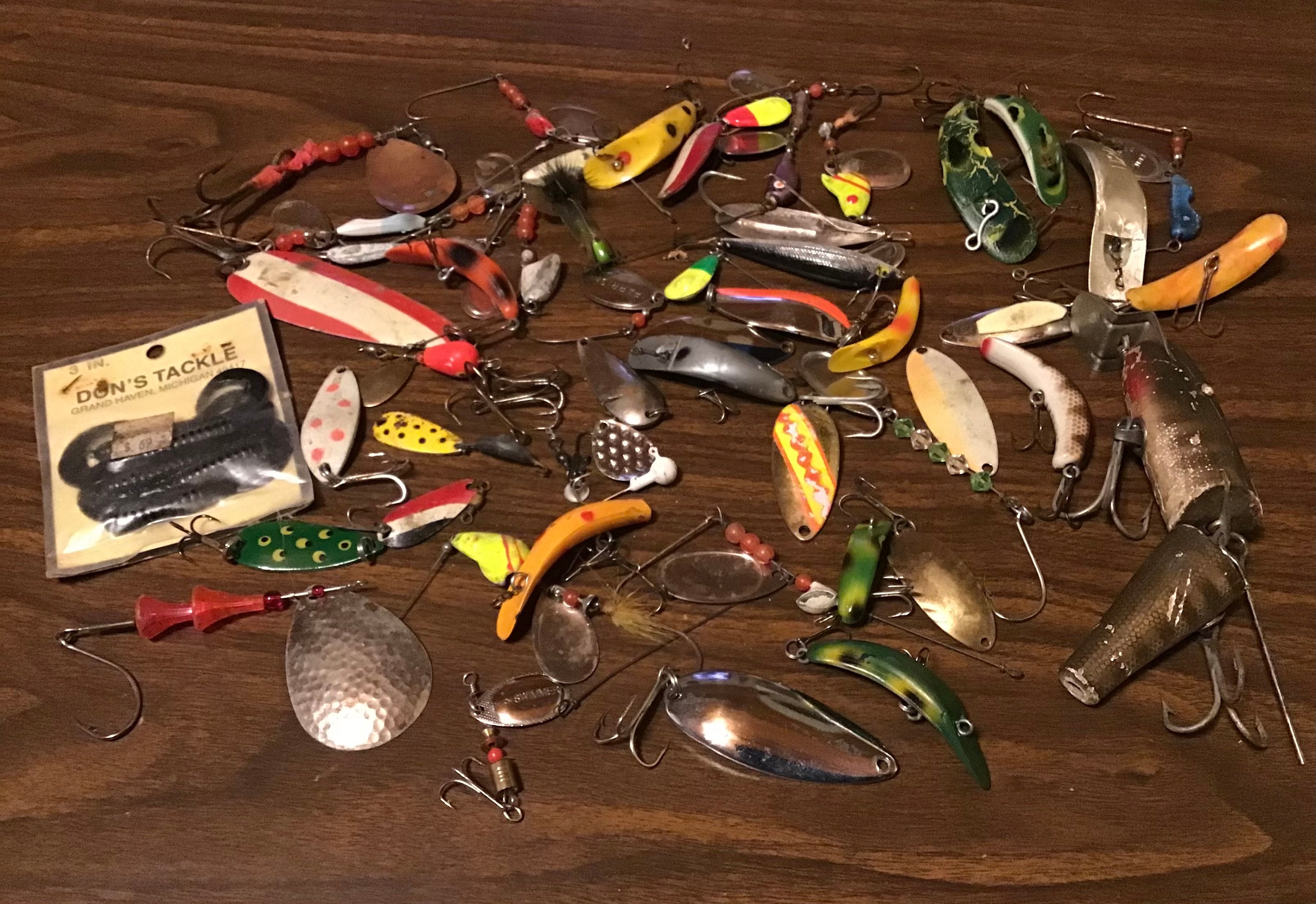 Vintage Fishing Lures Lot. Great Collectible Mix of Old Tackle. Many With  Brand Name Companies and Some Rare Ones. Nice Sports Display 
