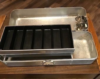 Scarce vintage aluminum UMCO fishing tackle box. Very rare early model #400 made pre-zip code era Minnesota. Exc. Condition for age