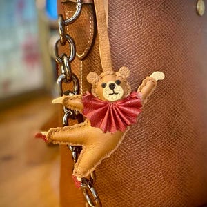 Ciondolo per borse e portafogli con orso balletto, ciondolo per borsa in pelle, ciondolo per borsa e portamonete in pelle, portachiavi unico con orso balletto,