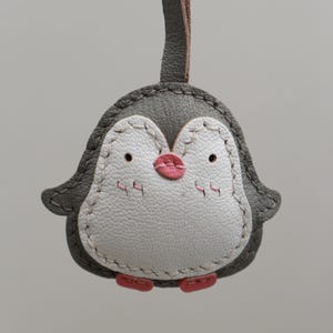 Dije de pingüino de cuero, dije de pingüino para bolso, lindo dije de pingüino para bolso y monedero de cuero, llavero de animal, kit de cuero, dije para bolso Grey