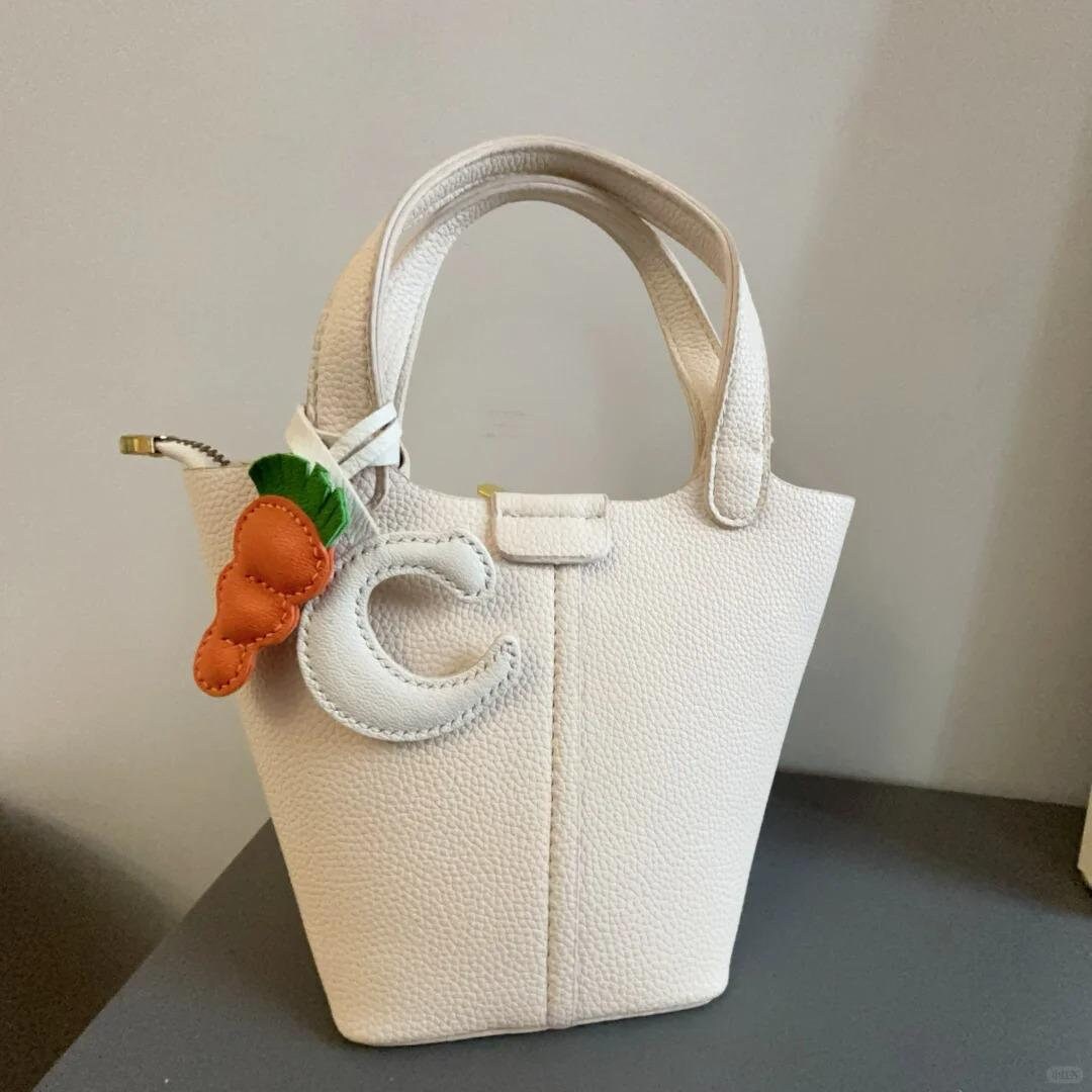 Ciondolo per borsa in pelle con nome iniziale personalizzato