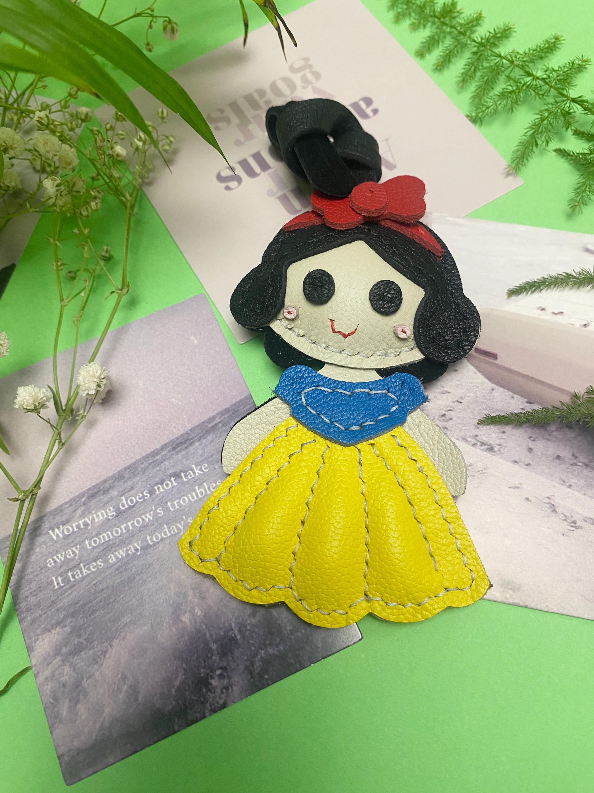 キーホルダー・キーリング COACH Disney Princess Snow White 7539 Amazon.co.jp: Coach 7539 SVE1L Key Ring, Outlet 3D Disney