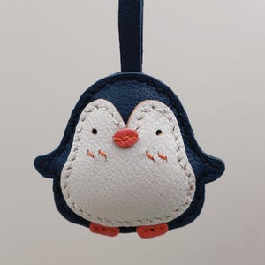 Dije de pingüino de cuero, dije de pingüino para bolso, lindo dije de pingüino para bolso y monedero de cuero, llavero de animal, kit de cuero, dije para bolso Dark Blue