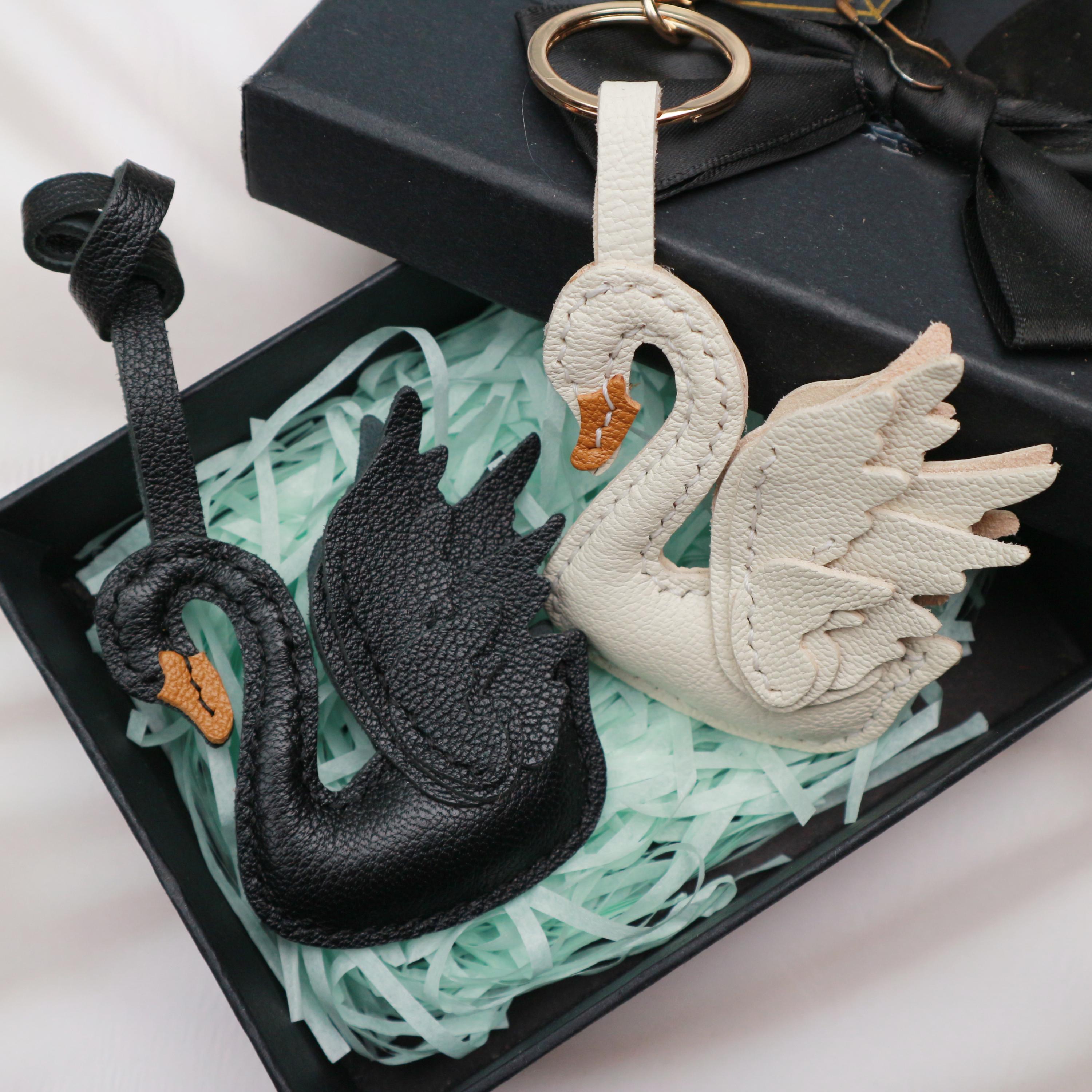I think it Kate Spade OWL key fob/chain- hearts lavender blue black -appliqué display picture 1