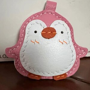 Dije de pingüino de cuero, dije de pingüino para bolso, lindo dije de pingüino para bolso y monedero de cuero, llavero de animal, kit de cuero, dije para bolso Pink