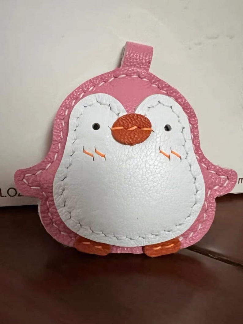Dije de pingüino de cuero, dije de pingüino para bolso, lindo dije de pingüino para bolso y monedero de cuero, llavero de animal, kit de cuero, dije para bolso Pink