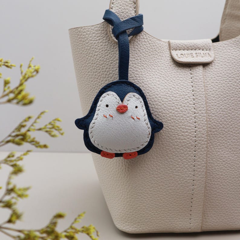 Dije de pingüino de cuero, dije de pingüino para bolso, lindo dije de pingüino para bolso y monedero de cuero, llavero de animal, kit de cuero, dije para bolso imagen 1