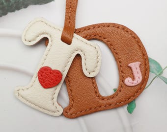 Dije de cuero personalizado con inicial de nombre para bolso, llavero hecho a mano, regalos del alfabeto con nombre, regalo único para ella/él, llavero de regalo