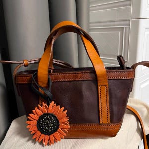 Leder Sonnenblume Taschenanhänger, Leder Taschenanhänger,Leder Handtasche und Geldbörse Charme, nette Blume Schlüsselbund, Taschen Anhänger für Handtasche, Einzigartige Taschen Anhänger
