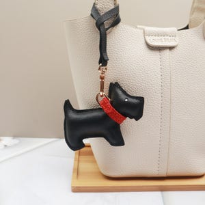 Leder London Leder Taschenanhänger, Taschenbaumler, Taschenbaumler, Taschenbaumler, Geschenk für Hunde, Taschenbaumler
