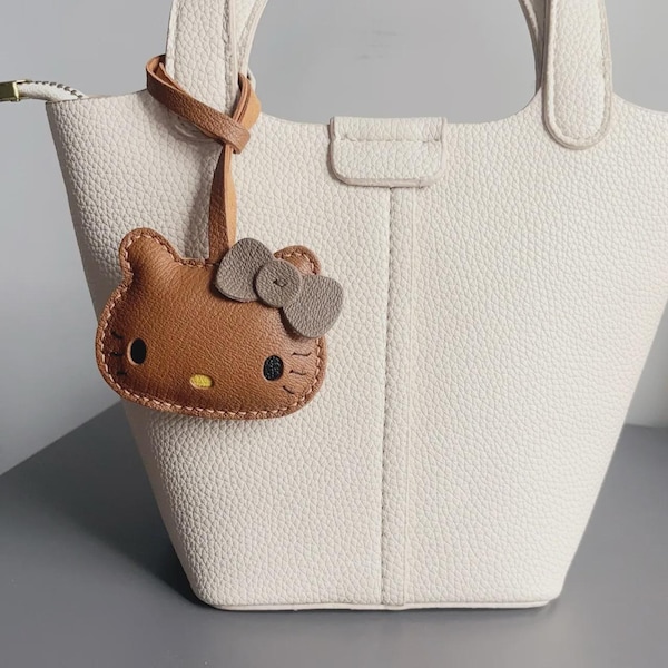 Lindo dije para bolso de cuero de Hello Kitty, dije para bolso de gato de cuero hecho a mano, dije para bolso y monedero de cuero, lindo llavero, regalo de cuero hecho a mano