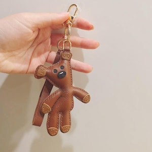 Ciondolo a forma di orso fatto a mano, ciondolo per borsa in pelle, ciondolo per borsa a forma di orso, grazioso ciondolo per borsa e borsetta in pelle a forma di orso, portachiavi a forma di orso, regalo unico per le feste.