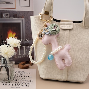 Handgefertigte Leder Giraffe mit Perlen Charme, Leder Taschenanhänger, niedliche Giraffe Schlüsselbund, Auto hängen Zubehör, wunderschönes Geschenk für sie