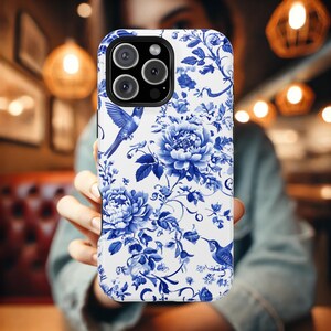 Funda MagSafe resistente para iPhone con diseño floral azul: diseño de pájaro de Delft