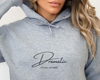Dramático soy yo estoy aquí sudadera con capucha, sudadera dramática, sudadera con capucha divertida, sudadera con capucha sarcástica, aparentemente soy sudadera con capucha dramática, sudadera con capucha divertida diciendo