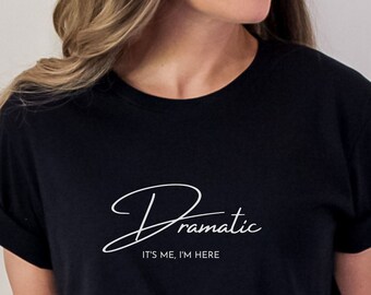 Dramático soy yo, estoy aquí camisa, camisa dramática, camisa divertida, camisa sarcástica, aparentemente soy una camisa dramática, camisa divertida que dice, para mujeres