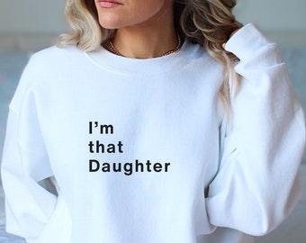 Sudadera "Soy esa hija" - Sudadera con gráficos atrevidos para mujer - Regalo para una chica segura de sí misma - Sudadera con actitud divertida - Suéter de moda de la generación Z